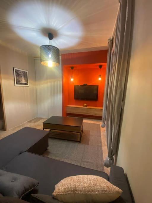 GinasservisLoft Pied De Coline Au Calme公寓 外观 照片