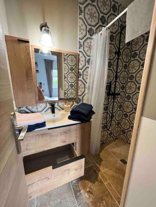 GinasservisLoft Pied De Coline Au Calme公寓 外观 照片